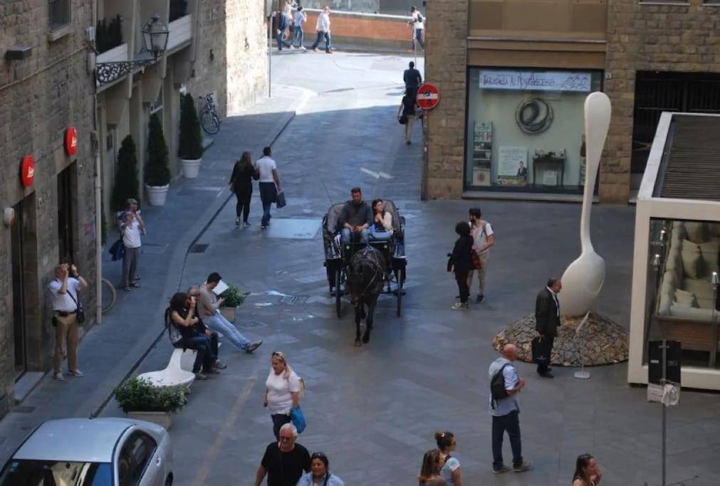 Wonderful Ponte Vecchio At A Breath. Apartamento
