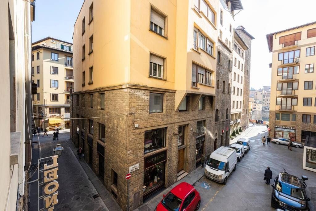 Wonderful Ponte Vecchio At A Breath. Apartamento Florencia